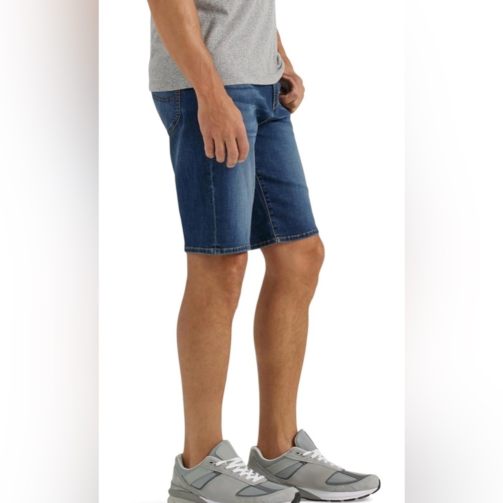 Lee Extreme Motion Men's Denim Shorts Straight Fit Stretch Size 42 X 10.5” Dusk - Picture 2 of 11